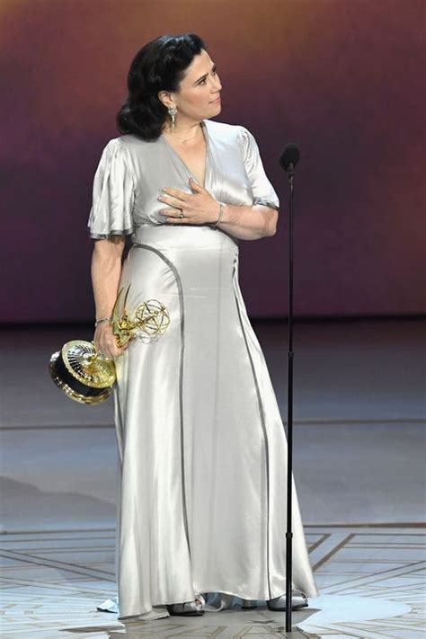 alex borstein nude|Alex Borstein Accepted Her Emmy Without a Bra and Were All。